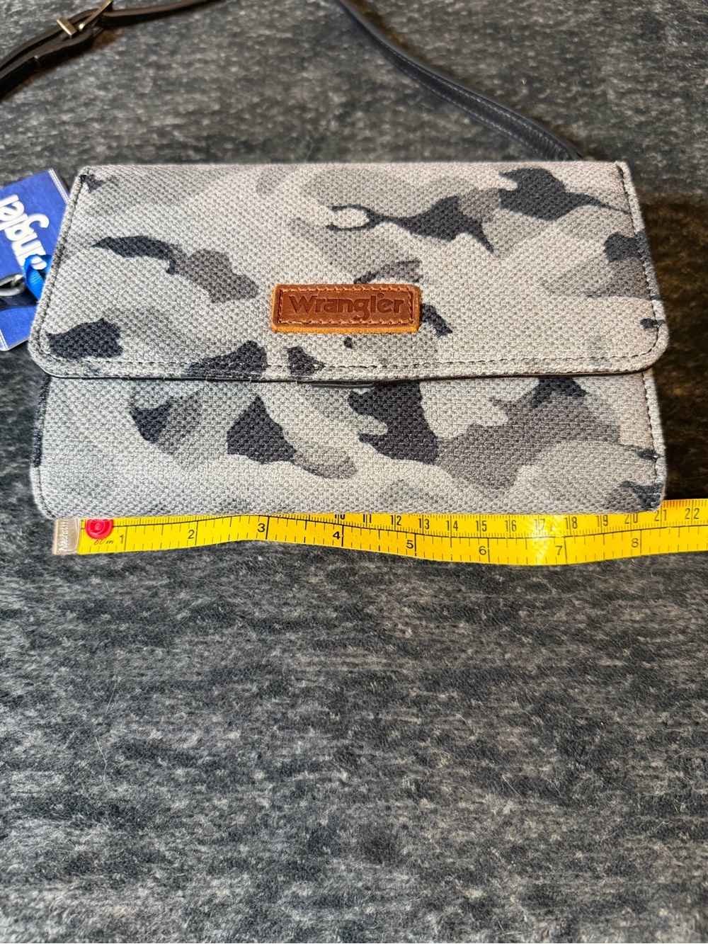 NWT Wrangler Gray Camo Crossbody Wallet Phone Bag RFID Western Canvas - Picture 10 of 11